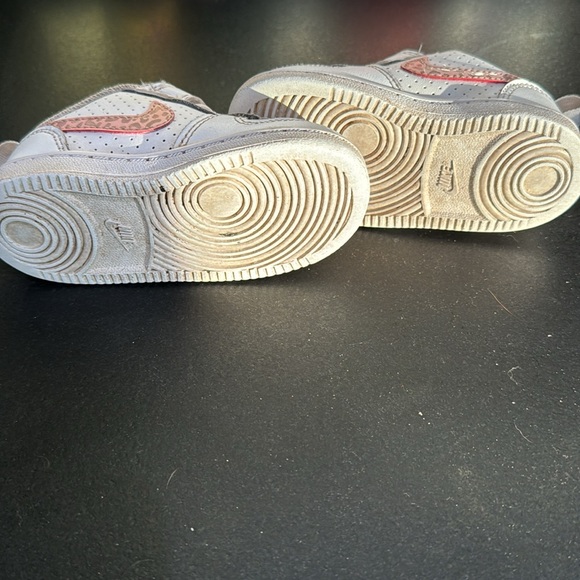 Toddler Nikes size 6 elastic laces - Picture 5 of 5